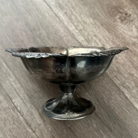 Beautiful antique silver plate floral kitchen bowl/fruit bowl - Picture 9 of 12